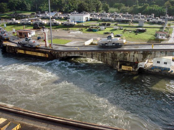 Panama Canal, November 2007 — travel photo 26