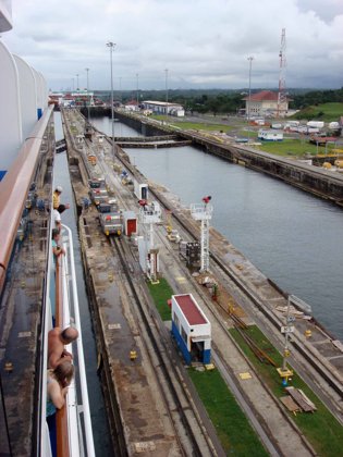 Panama Canal, November 2007 — travel photo 42