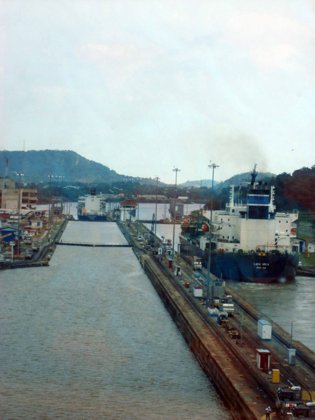 Panama Canal, November 2007 — travel photo 53